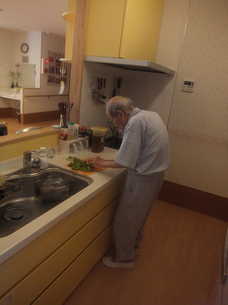 慣れた手つきで.JPGのサムネイル画像