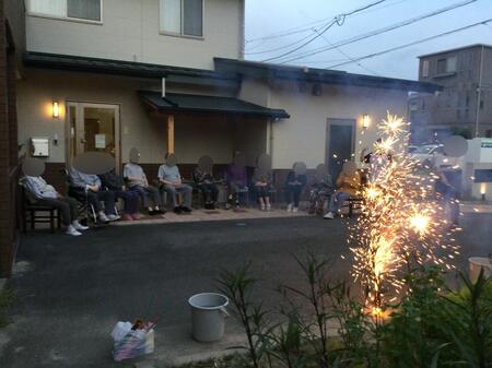 R4年8月8日　広幡　花火大会　１.JPG
